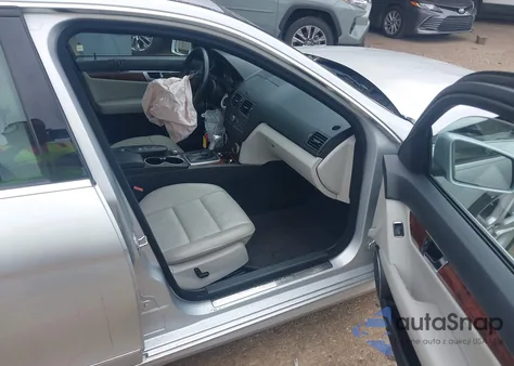 2011 Mercedes-Benz C 300 Luxury/Sport из США, поврежденный, VIN WDDGF5EB5BR140733